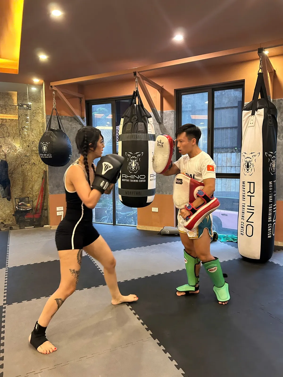 Học viên tập luyện tại Rhino Thai Boxing Gym, Tây Hồ, Hà Nội