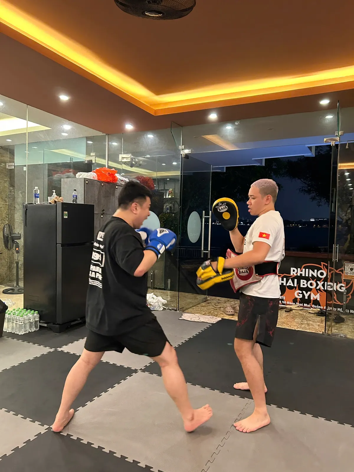 Học viên tập luyện tại Rhino Thai Boxing Gym, Tây Hồ, Hà Nội
