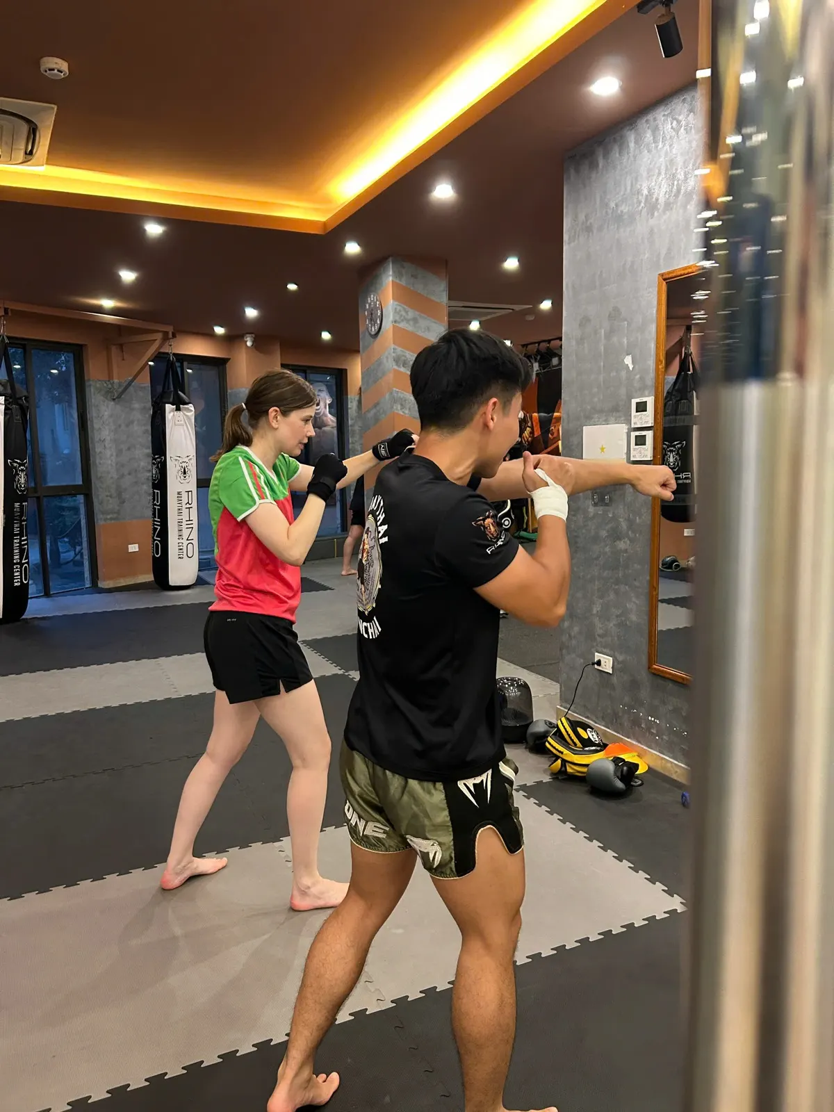 Muay Thái Cho Người Mới Bắt Đầu: 1-1, 1-2 Hay Lớp Nhóm?