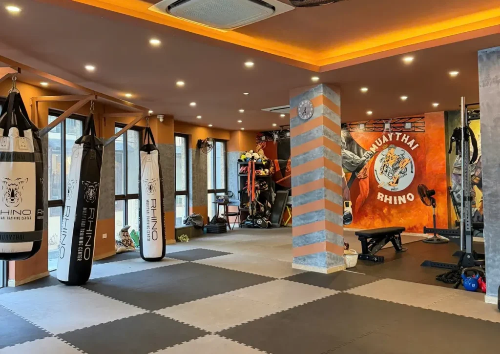Sàn tập của RHINO ở cơ sở Đặng Thai Mai, phòng tập muay thái gần đây trong khu Tây Hồ