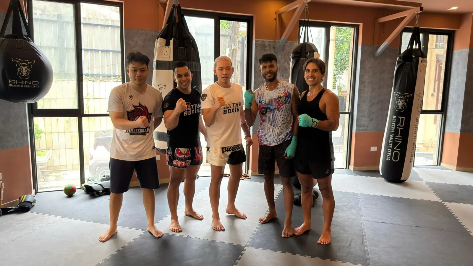 Học viên tập luyện tại Rhino Thai Boxing Gym, Tây Hồ, Hà Nội