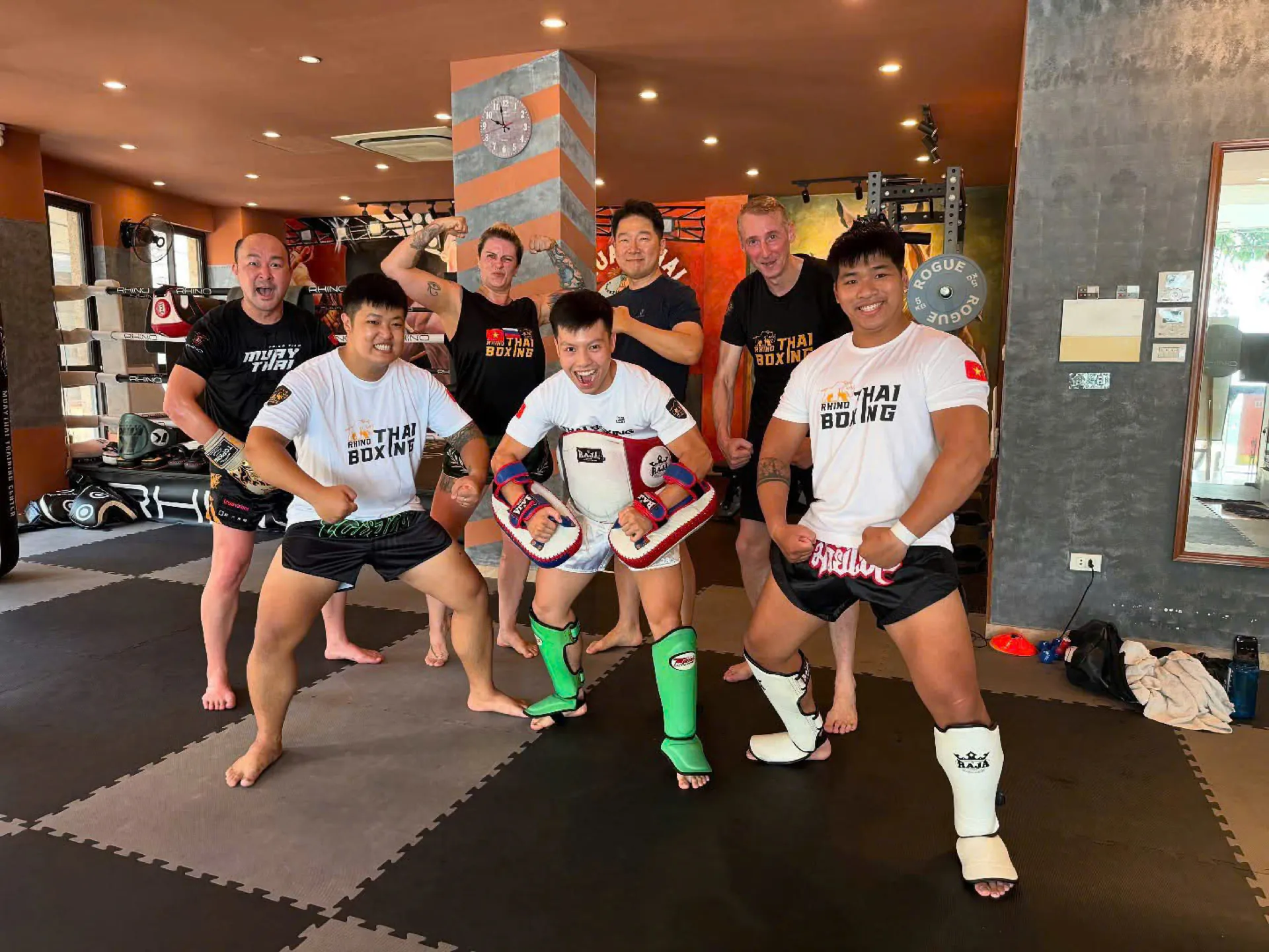Học viên tập luyện tại Rhino Thai Boxing Gym, Tây Hồ, Hà Nội